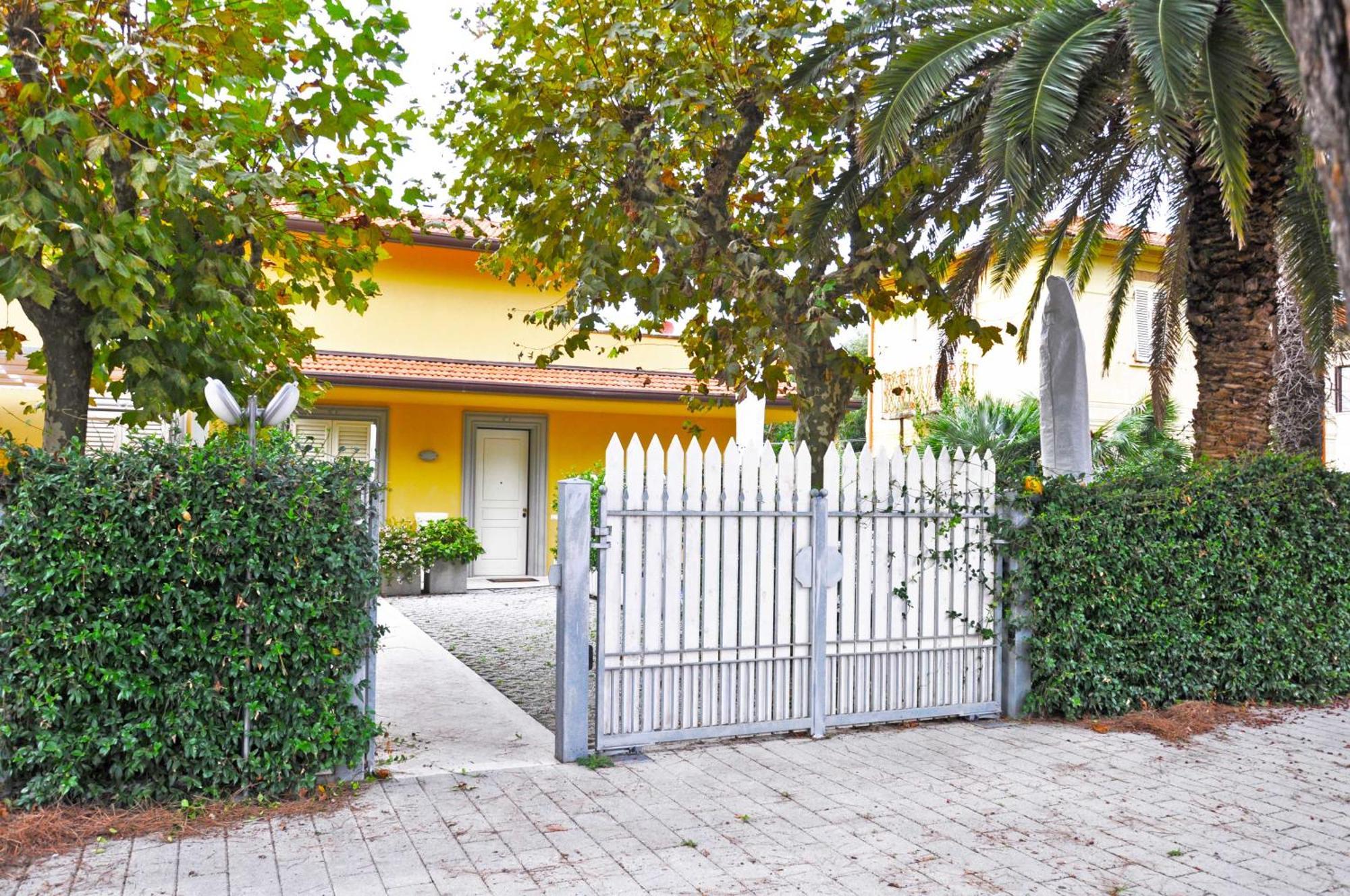 Holiday Apartments Fiumetto Marina di Pietrasanta Exterior foto
